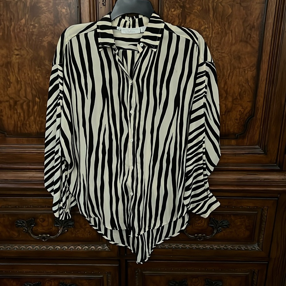 Banco Silk Zebra Print Button Up Blouse Long Sleeve size medium.